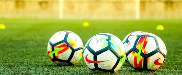 欧冠决赛直播画面截图，球员庆祝进球的瞬间